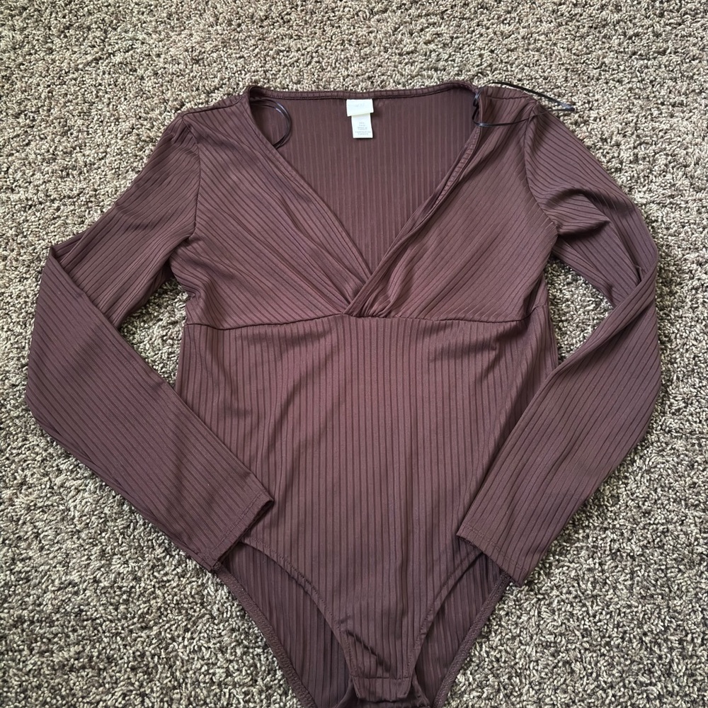 H&M Long-Sleeve Ribbed One-Piece Bodysuit in Mauve Brown